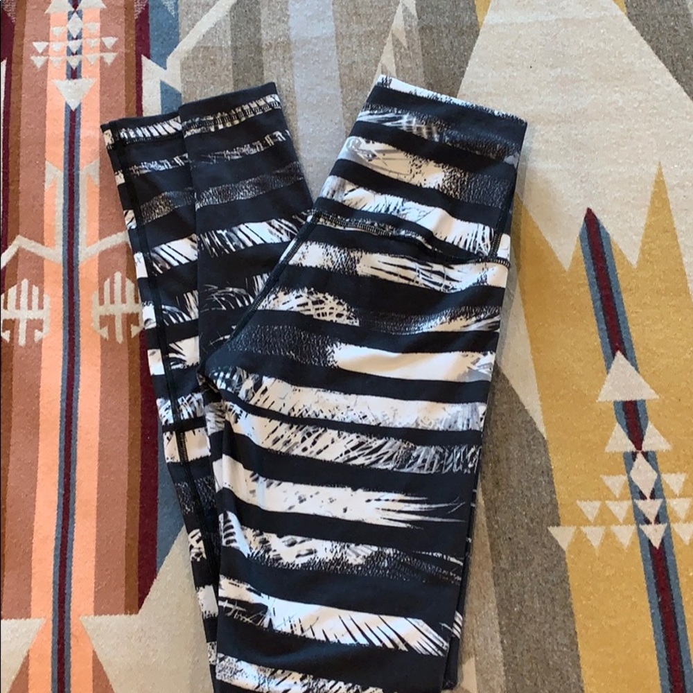 Limited edition print Lululemon Leggings size 4